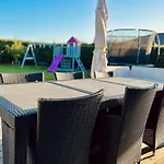 Modern Spacious Family Retreat Garden オーデンセ