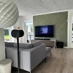 ヴィラ Modern Spacious Family Retreat Garden
