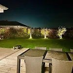 Modern Spacious Family Retreat Garden ヴィラ
