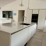 Modern Spacious Family Retreat Garden オーデンセ