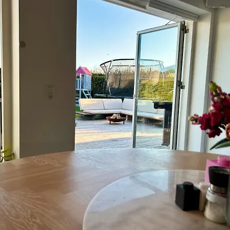 Modern Spacious Family Retreat Garden * オーデンセ