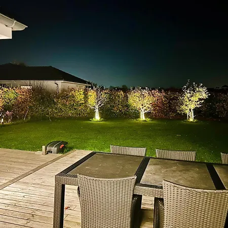 Modern Spacious Family Retreat Garden Villa